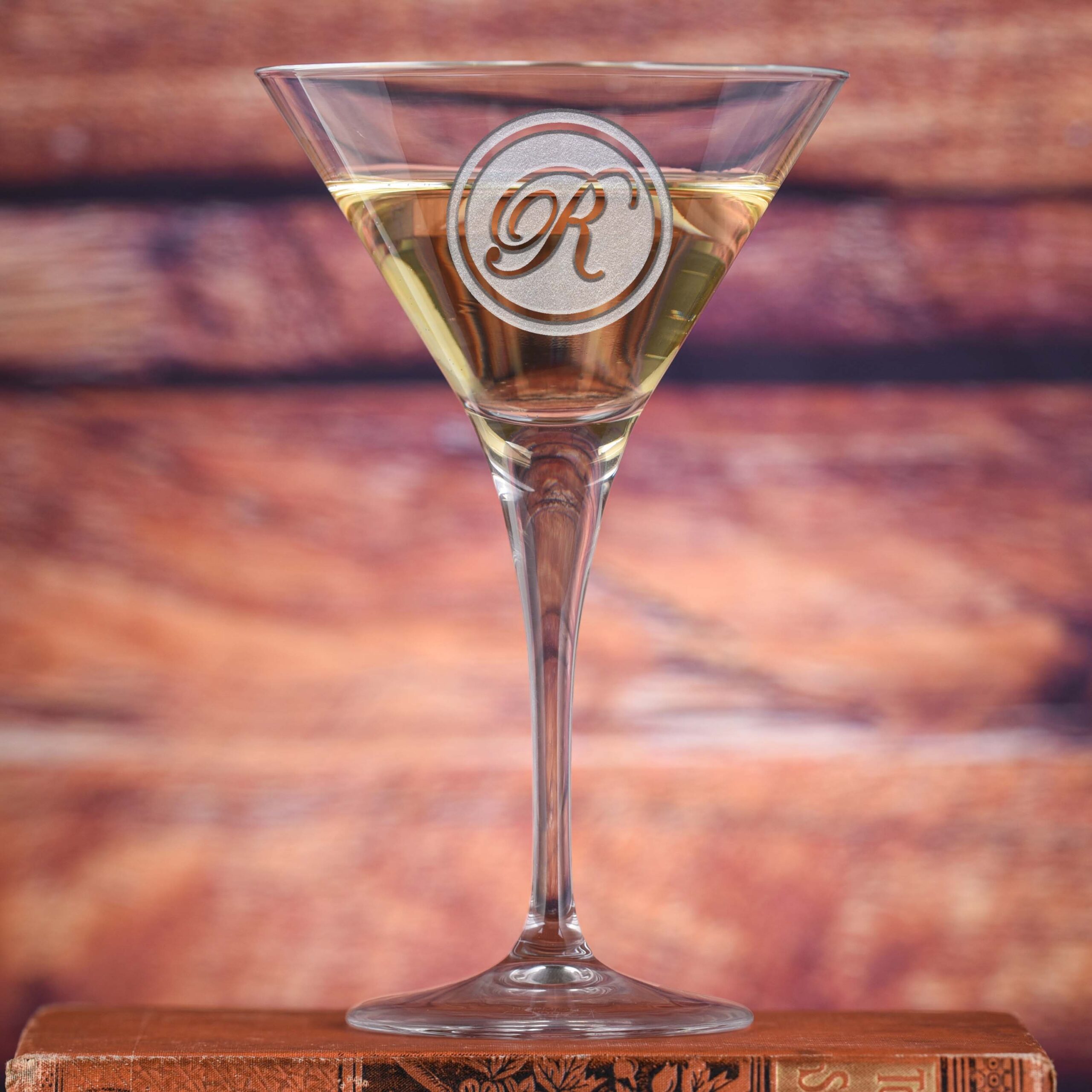 Loniqs Engraved Crystal Martini Glass – Personalized Cosmopolitan Glass